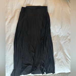 H&M Elegant Black Pleated Skirt midi size small